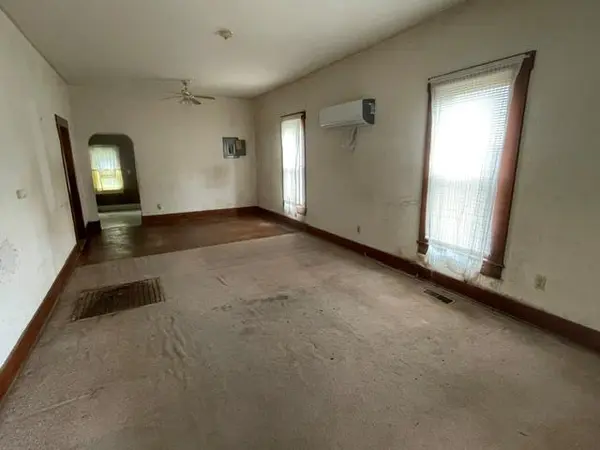 712 W 1st ST, Pittsburg, KS 66762