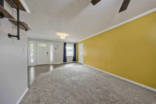 7424 Oaklawn DR, Newburgh, IN 47630