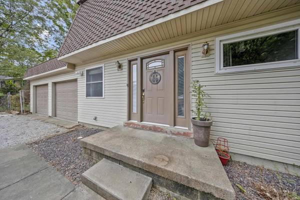 7424 Oaklawn DR, Newburgh, IN 47630