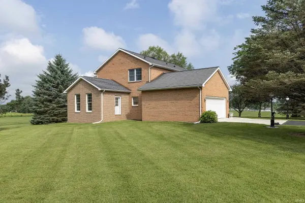 3749 E Old Road 30 RD, Warsaw, IN 46582-8123