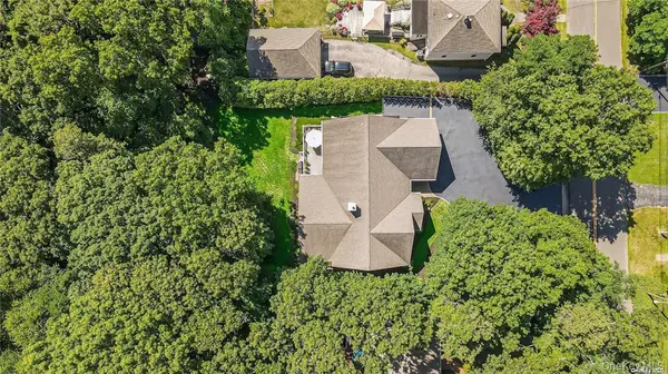 828 Pondview RD, Riverhead, NY 11901