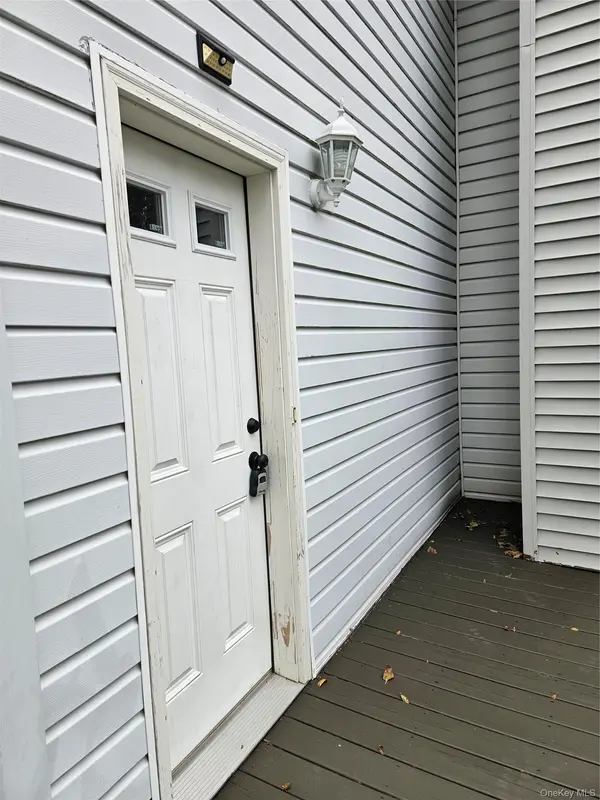 Sayville, NY 11782