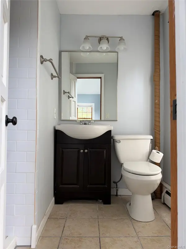 Address not disclosed, Sayville, NY 11782