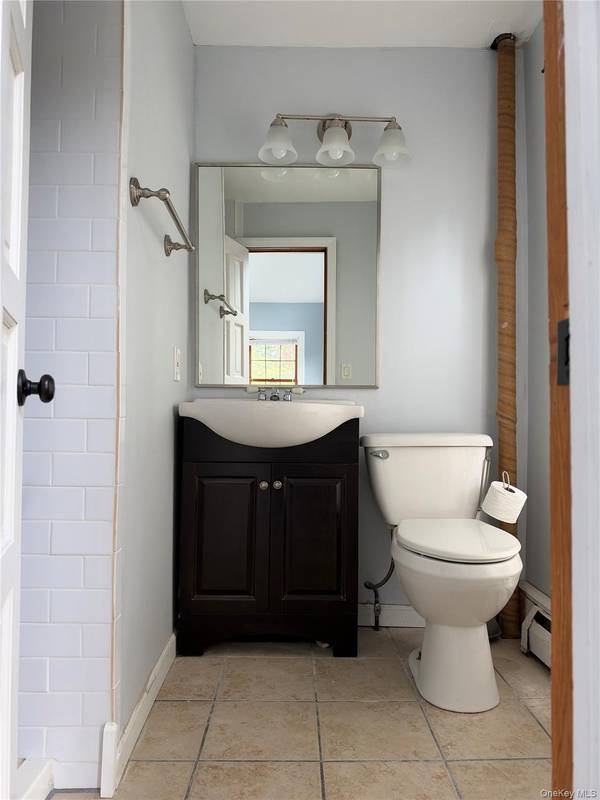 Address not disclosed, Sayville, NY 11782