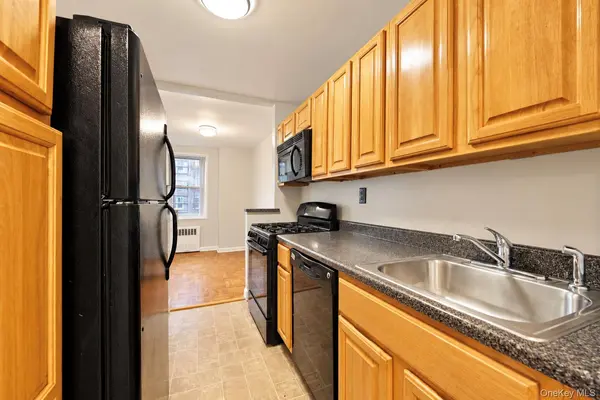 4 Sadore LN #2W, Yonkers, NY 10710
