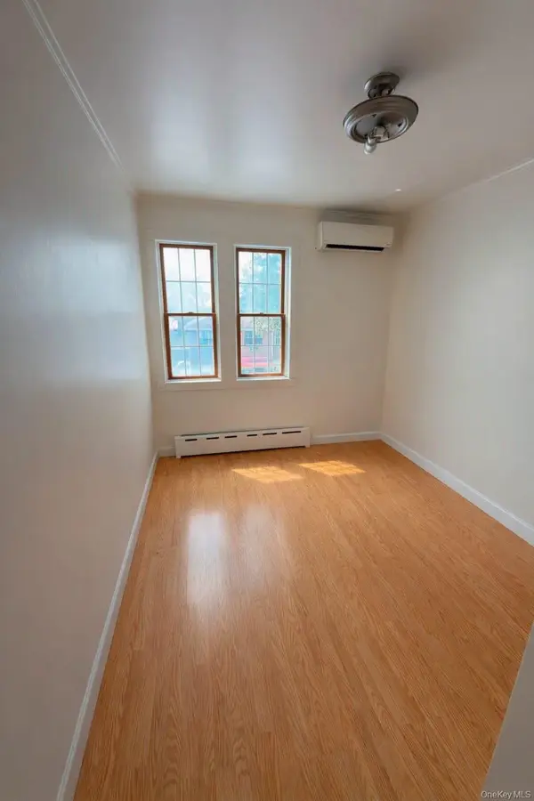 11120 14th RD, College Point, NY 11356