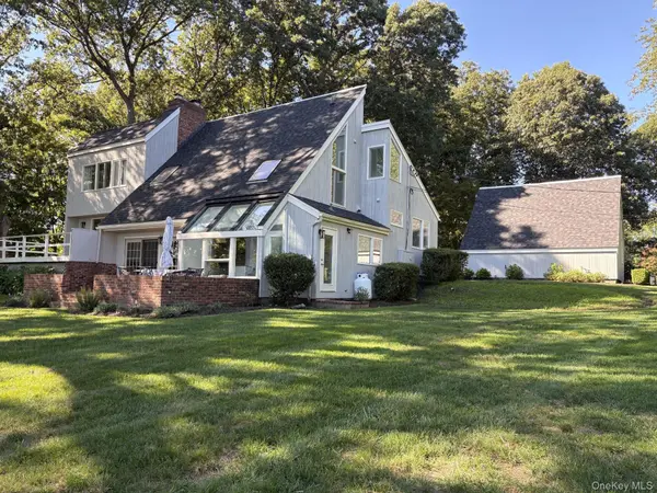 1 Pine PT, Lloyd Harbor, NY 11743