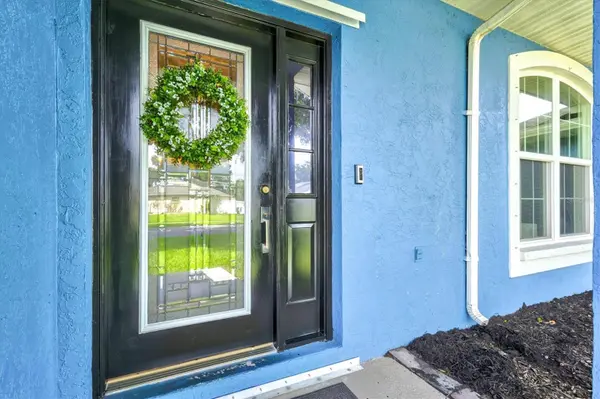 7129 QUEEN PALM CIR, Sarasota, FL 34243