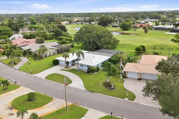 2243 BROOKHAVEN DR, Sarasota, FL 34239