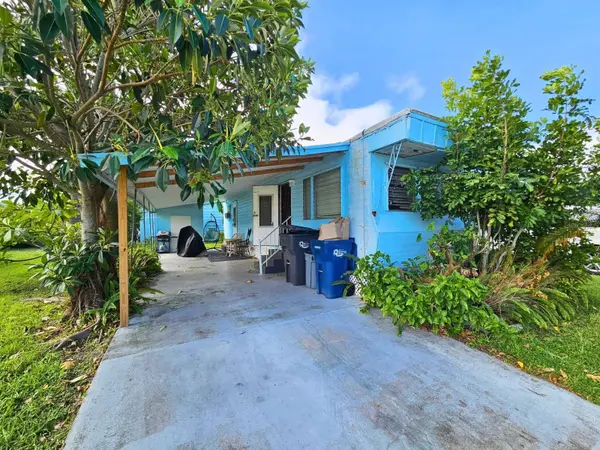 710 49TH AVENUE DR W, Bradenton, FL 34207