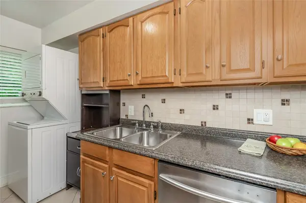 501 E BAY DR #702, Largo, FL 33770