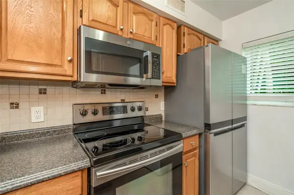 501 E BAY DR #702, Largo, FL 33770