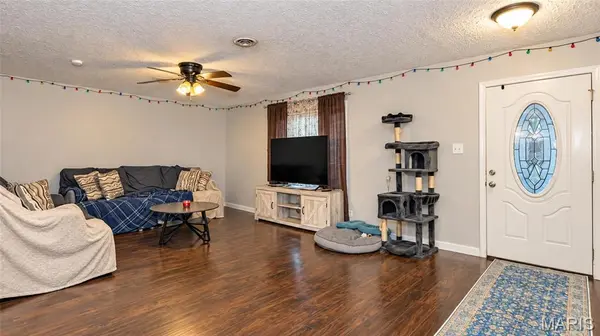 16065 Hardwood LN, St Robert, MO 65584