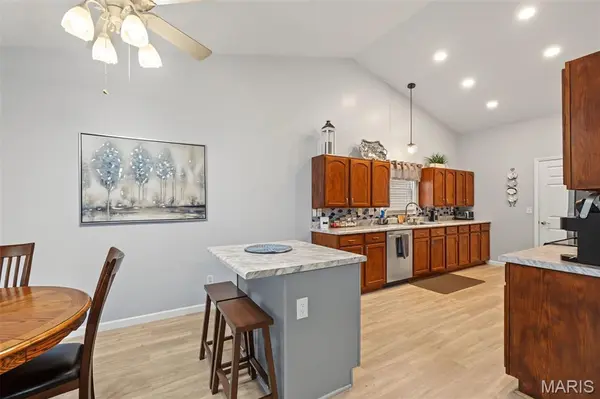 8 Soenker CIR, St Peters, MO 63376