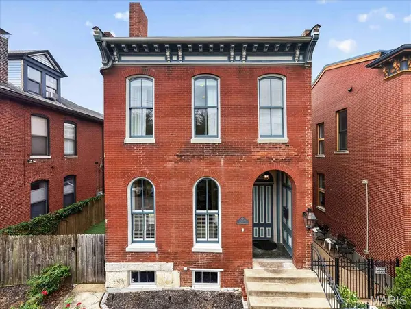1225 Dolman ST, St Louis, MO 63104