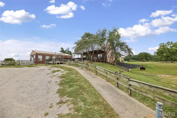 1522 W Market ST, Red Bud, IL 62278