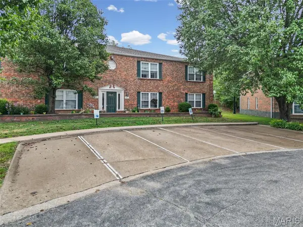 9421 Green Park Gardens DR #C, St Louis, MO 63123