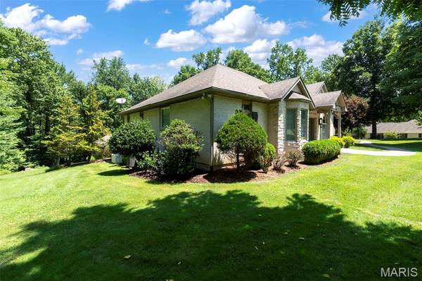 393 Kensington LN, Cape Girardeau, MO 63701