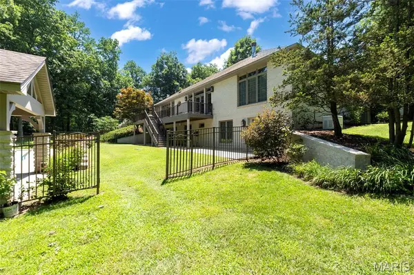393 Kensington LN, Cape Girardeau, MO 63701