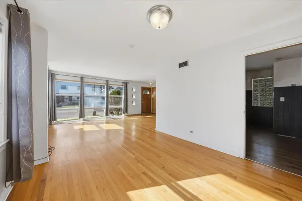 6156 W Gunnison ST, Chicago, IL 60630