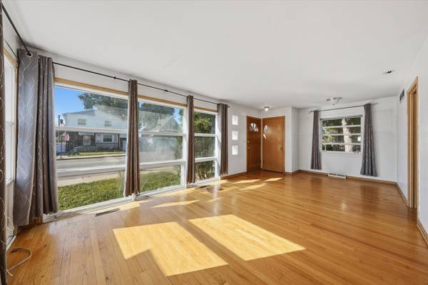 6156 W Gunnison ST, Chicago, IL 60630