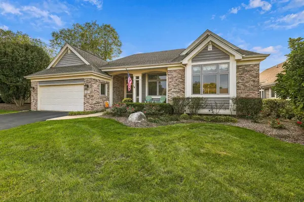 151 Course DR, Lake In The Hills, IL 60156
