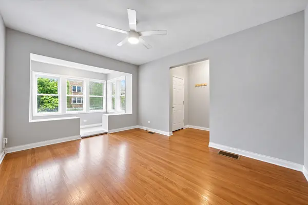 5039 W Cullom AVE #2, Chicago, IL 60641