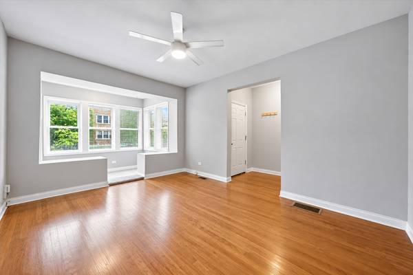 5039 W Cullom AVE #2, Chicago, IL 60641