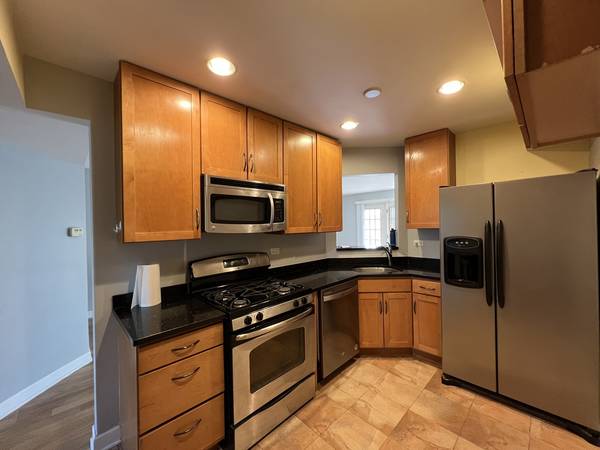 607 Quincy Bridge LN #302, Glenview, IL 60025