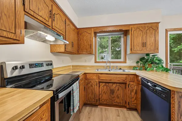 13008 Oliver AVE S, Burnsville, MN 55337