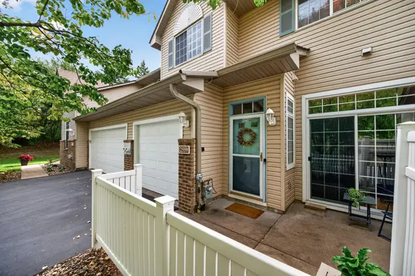 2559 Mallard DR, Woodbury, MN 55125