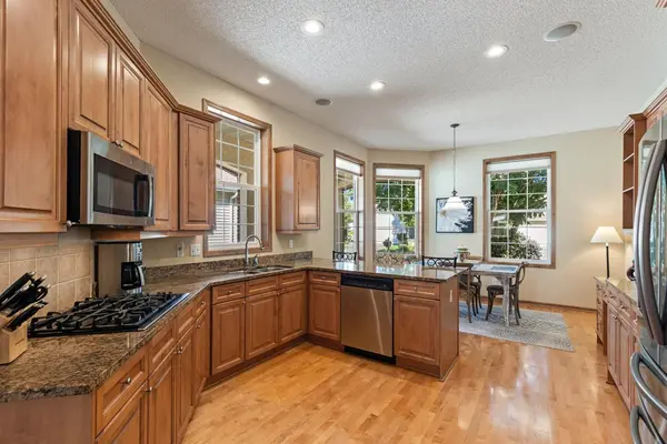 18711 Farmstead CIR, Eden Prairie, MN 55347