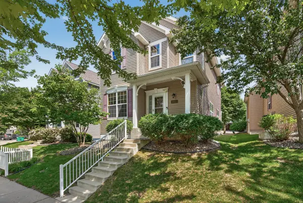 10013 Iris LN, Eden Prairie, MN 55347