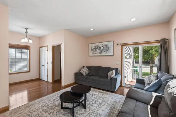 10013 Iris LN, Eden Prairie, MN 55347
