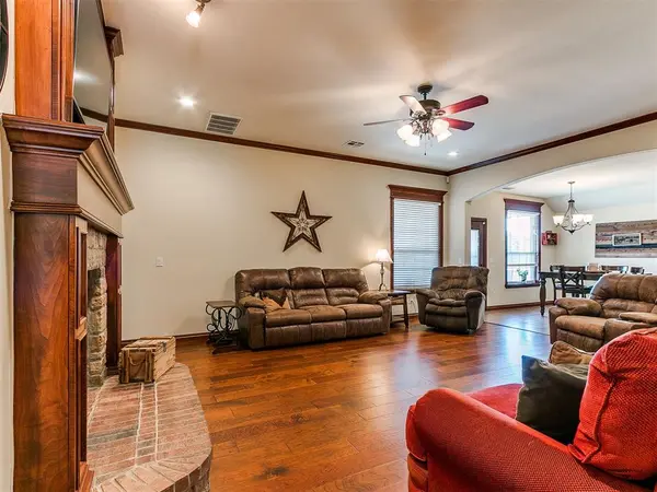 1670 Meadow Creek CIR, Newcastle, OK 73065