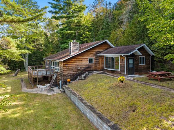 15618 UPPER ISLAND LAKE LN, Mountain, WI 54149