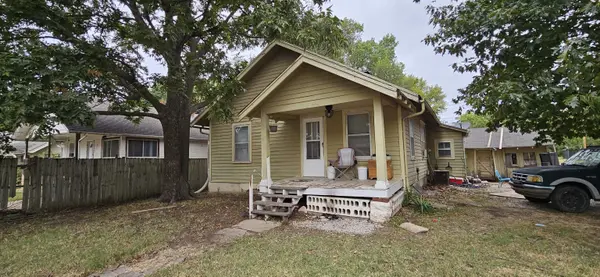 820 E 3rd Ave, Winfield, KS 67156
