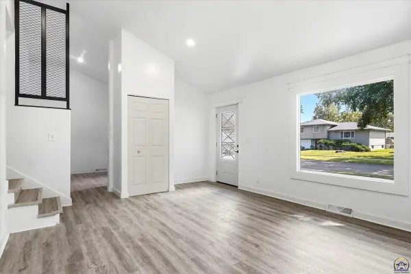 1224 SE 35th TER, Topeka, KS 66605