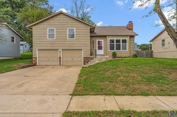 3537 SW Woodvalley PL, Topeka, KS 66614