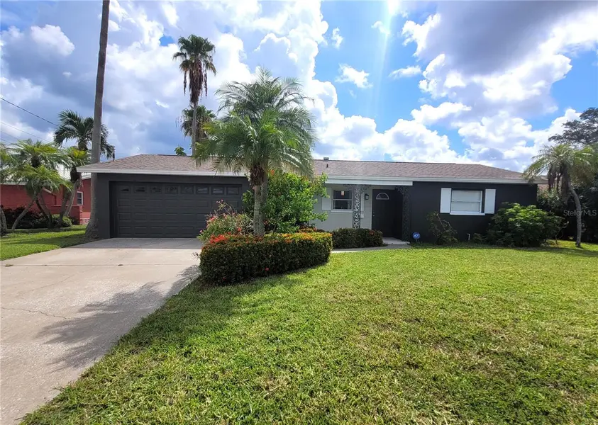 137 MIDWAY IS, Clearwater, FL 33767