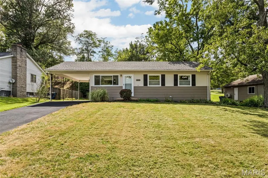 10826 Canter Way DR, St Louis, MO 63114