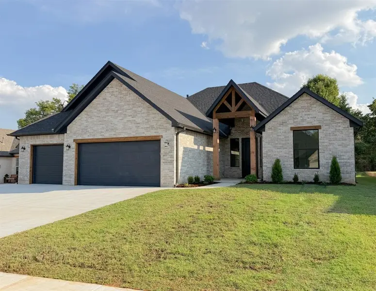 10036 Primrose LN, Midwest City, OK 73130