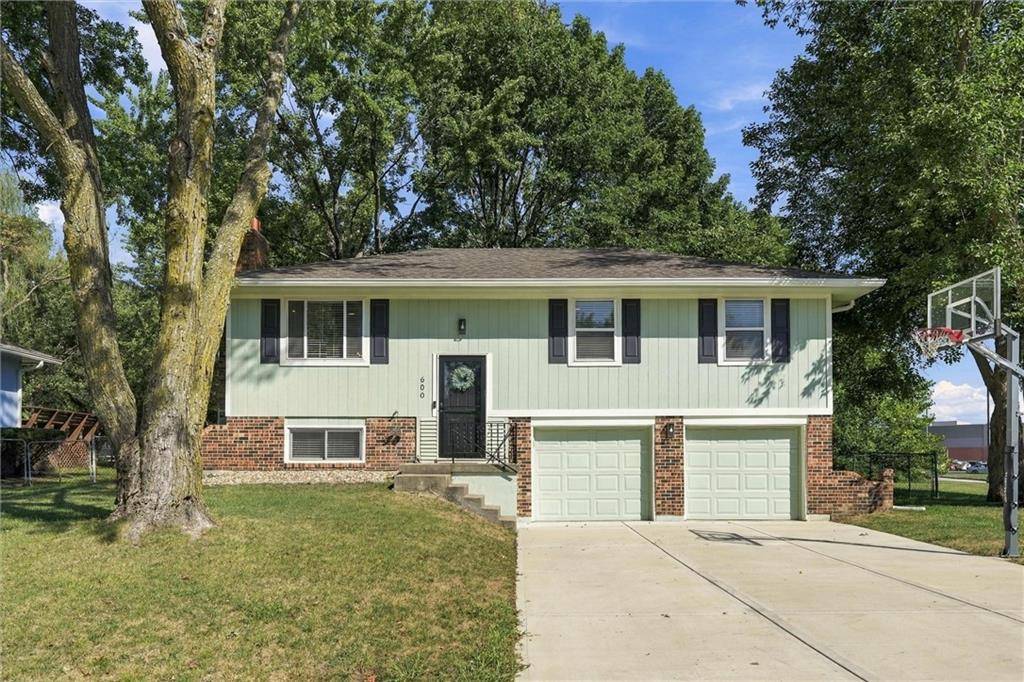 600 SW 35th TER, Lee's Summit, MO 64082