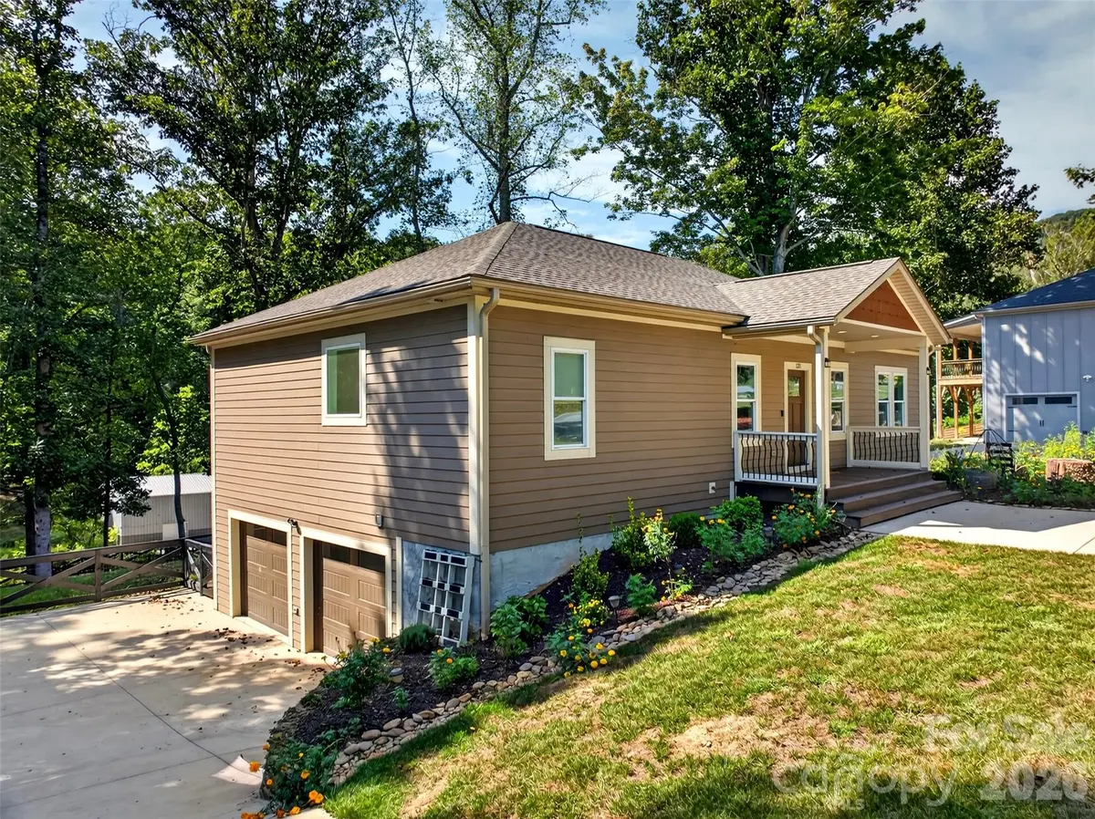 131 Ridge RD, Candler, NC 28715