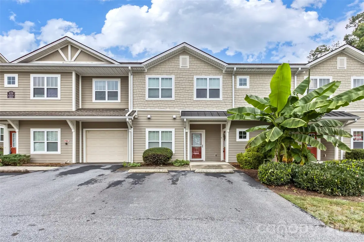 123 Foxden DR #102, Fletcher, NC 28732