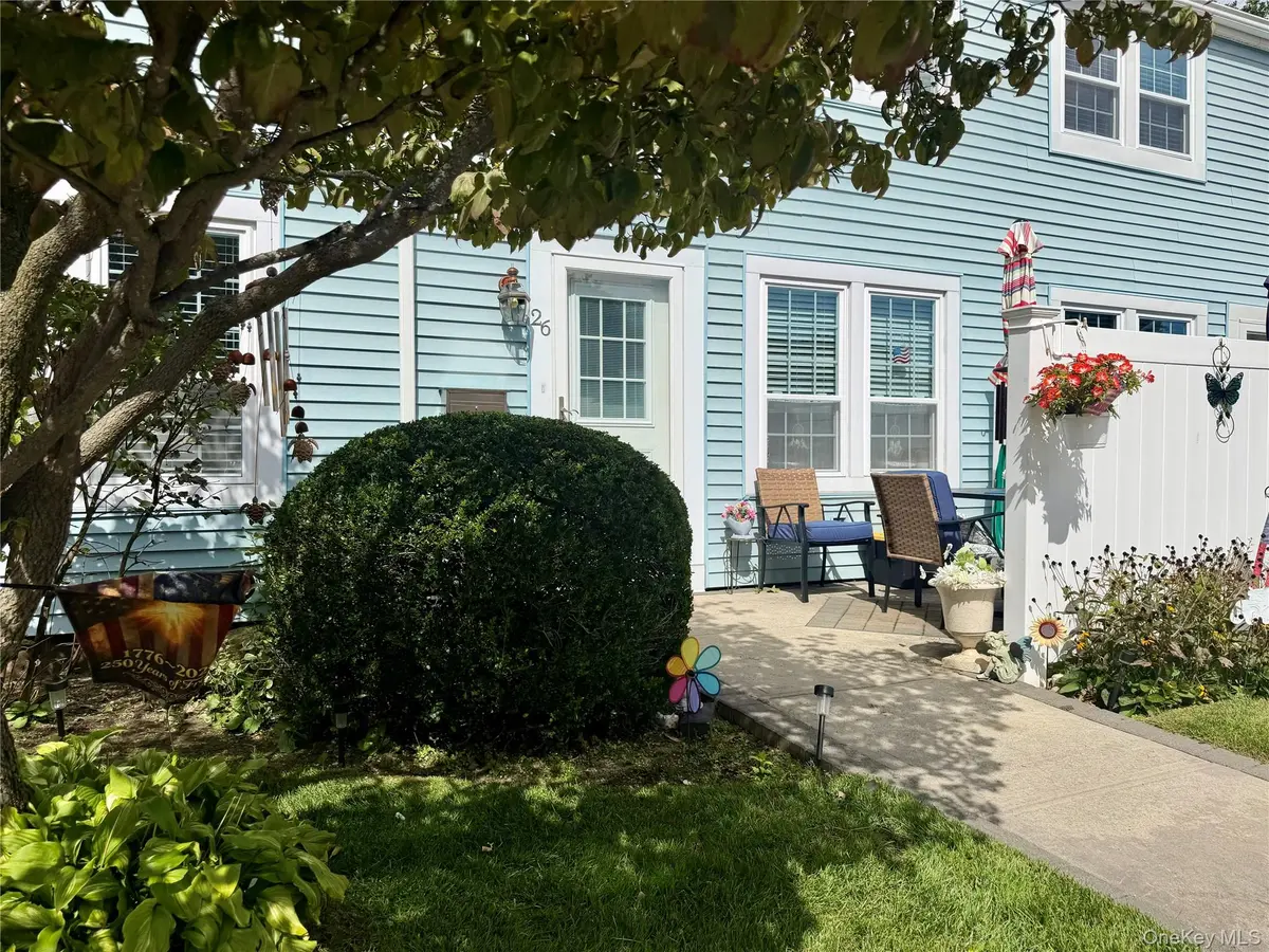 26 Whalers CV, Babylon, NY 11702