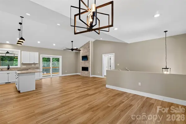 131 Ridge RD, Candler, NC 28715