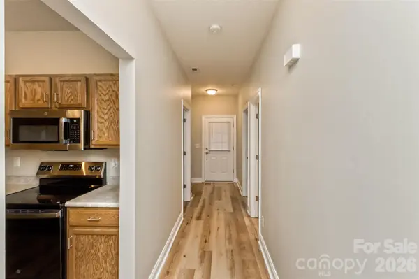 123 Foxden DR #102, Fletcher, NC 28732