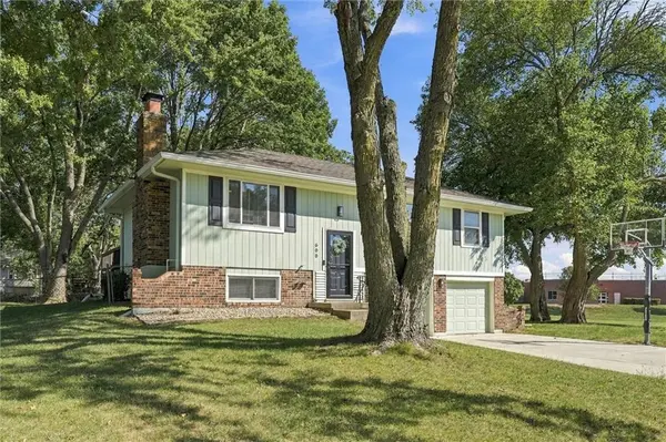 600 SW 35th TER, Lee's Summit, MO 64082