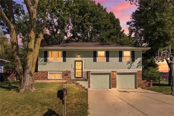600 SW 35th TER, Lee's Summit, MO 64082